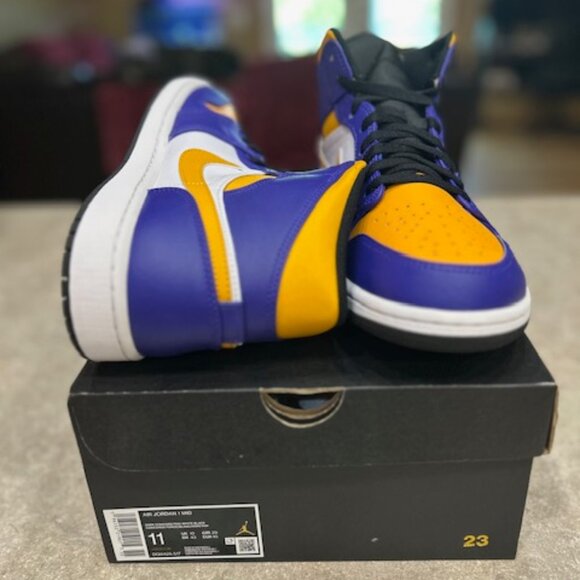 Jordan 1 Mid, Dark concord/ Taxi-White-Black, - Picture 1 of 1